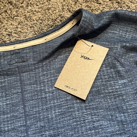 Nike Yoga Men’s Training long sleeve shirt NWT - Picture 5 of 5